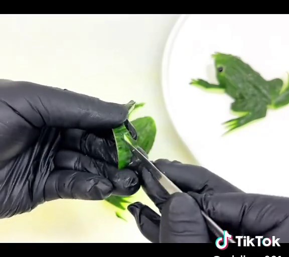 Creative Cucumber Frog Carving Tutorial