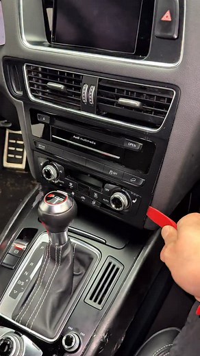 Audi SQ5 in for #AppleCarplay & #AndroidAuto integration! #gtacarkits #audicarplay | GTA Car Kits