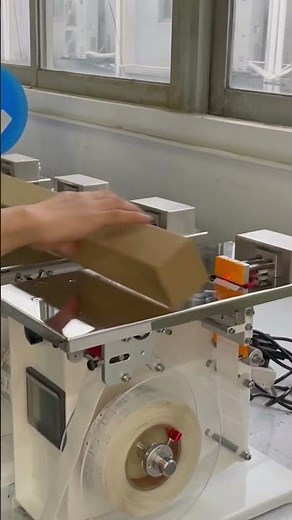 【外箱封印・L字シール】半自動コーナーラベラー T129｜化粧箱の角への開封防止ラベル貼りをシワなく精密自動化！梱包・パッケージ工程の省力化に｜環聯ジャパン合同会社 #shorts