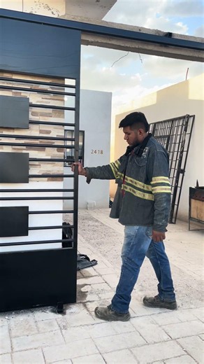 Instalación de portón corredizo diseño de charolas