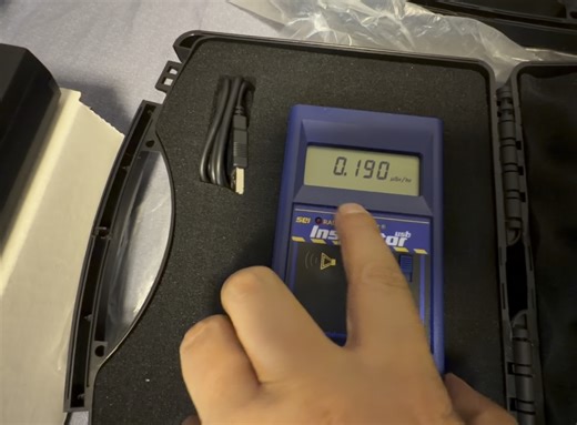 ㈠美国Inspector核辐射检测仪各版本对比保证原装进口，带保护盒，成色还可以，功能正常，灵敏度高，可测αβγX射线，适合石材、建材、环境、贵重物品、珠宝