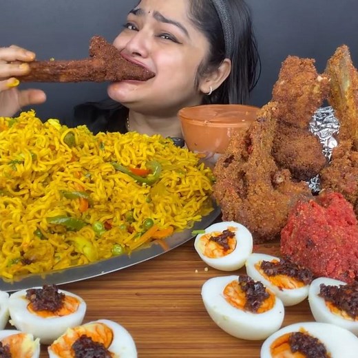 ASMR: SPICY MAGGIE WITH CHICKEN FRIED ll #mukbang #viral #eatingsounds #asmr