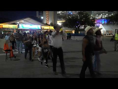 Houston rodeo carnival closed early after crowd begins running