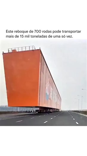 O Self-Propelled Modular Transporter, conhecido pela sigla SPMT, é um tipo de reboque modular usado para transportar cargas extremamente pesadas, que podem ultrapassar 15 mil toneladas. Com mais de 700 rodas, esse gigante da engenharia é totalmente automatizado e não precisa de motorista, já que todos os seus movimentos são controlados por um sistema central computadorizado. O SPMT é formado por diversos módulos interligados, e cada roda pode girar 360 graus de forma independente. Essa flexibili