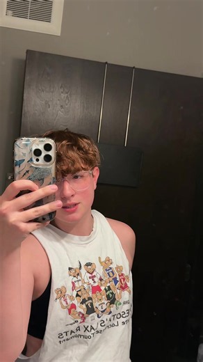 The hate on my last post when crazy so obviously I had to post again for the haters 🥰 ft. My dirty mirror and wrinkled shirt #fyp #lgbt #wlw #wuhluhwuh #foryou