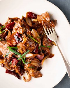 Who loves to order Mongolian beef at their local Chinese restaurant?🙋‍♀️ Here’s how to make it at home, with a few tips and tricks to getting that glossy sauce and tender beef!👊 | Marion's Kitchen