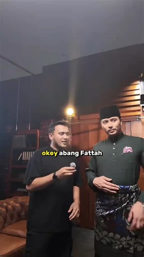 Z I A H 🇲🇾 ❤️ 🇵🇸 on Instagram: "Abg Long pun claim material n cutting Elrah Exclusive. Korg jom grab juga😍😍😍 #elrahexclusive #raya2026 #daytona2026 #bajumelayu #telukbelanga"