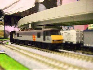 Graham Farish Class 90 Review (90022) N Gauge