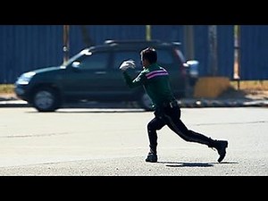 Dancing Traffic Cop Ramiro Hinojas On The Beat In Manila!!!