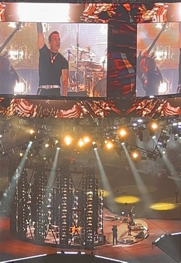 @Creed closing out an incredible show @RODEOHOUSTON #mysacrifice #creed #springbreak #rodeo #rodeotok