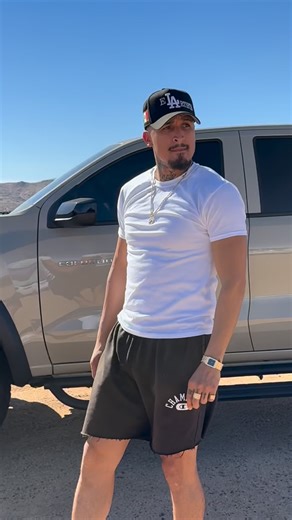 13K views · 2.2K reactions | I LIKE TO DO BUSINESS, I DONT WORK FOR ANYONE, I WORK FOR MY SELF, I MOVE AROUND SANDIEGO, IN TIJUANA I STROLL TOO, I LIKE TO PARTY  EL R8 | itsjimmyvaldez | Facebook