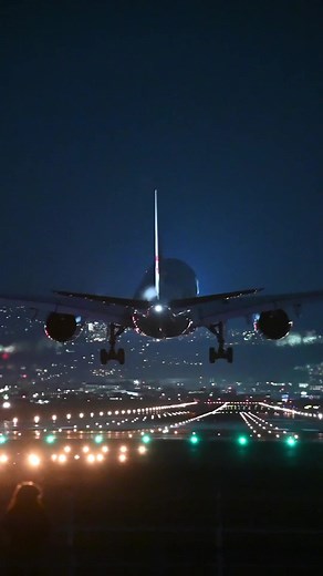 夜の飛行機 大阪国際空港 夜景 JAL 日本航空 A350 | 撮影と壁紙