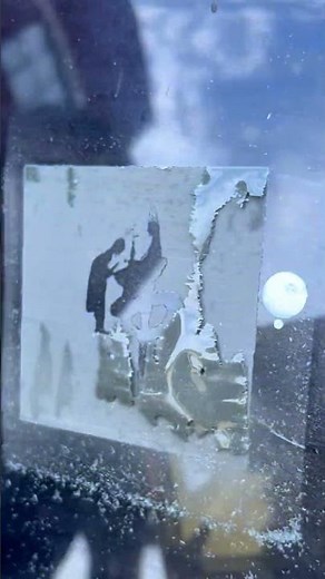 The newly bought laser marking machine is so easy to use that I can't help but decorate my boss's ca