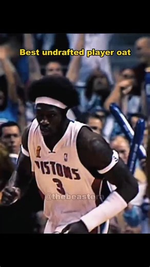 SportsReelz on Instagram: "日本利用压电瓷砖将脚步转化为电能。这些瓷砖捕捉来自你脚步的动能。当你行走时，你的重量和动作会对瓷砖产生压力。瓷砖会轻微弯曲，从而产生机械应力。瓷砖内部的压电材料将这种应力转化为电能。每一步都会产生少量电荷，而数百万步结合在一起就能产生足够的电力来驱动 LED 灯、数字显示屏和传感器。在像涩谷车站这样繁忙的地方，每天大约有 240 万个脚步为这一系统作出贡献。这些电能可以被储存或立即使用，从而减少对传统电力来源的依赖，并支持可持续的城市基础设施。这种方法将日常运动转化为实用的可再生能源 #日本 #知识 #事实 #你知道吗 #推荐 #科技 #创新 #历史 #技术 #实验 #热门"