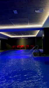 ❄️ Passez des vacances d’hiver magiques au AZ Hôtels Grand Oran ! Profitez d’un séjour alliant confort, luxe et divertissement : Accès direct au AZ Mall Grand Oran @azmall.grandoran pour découvrir ses boutiques élégantes et ses attractions pour toute la famille. Des moments de détente et de plaisir sans limites dans un cadre exceptionnel. Faites de vos vacances un souvenir inoubliable, où tout est à portée de main ! ▶️ Réservez maintenant : www.azhotels.dz/grandoran 📞 Contactez-nous : 213 41 82