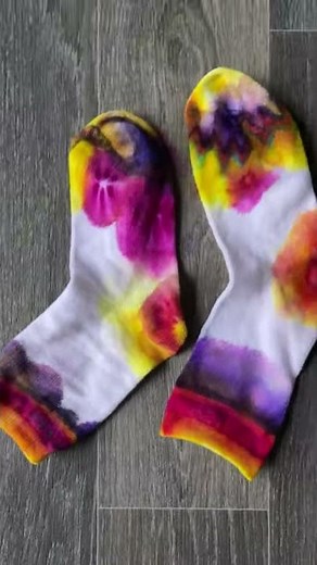 DIY Tie Dye Socks With Sharpie Markers