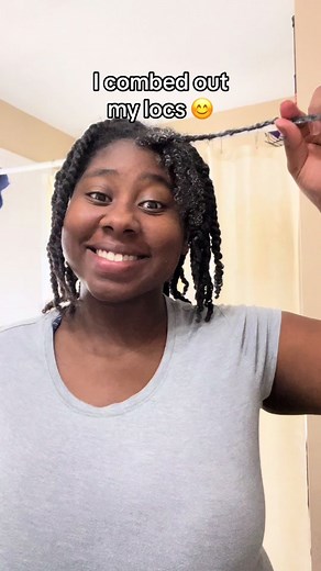 I combed out all 109 of my locs. It took 2 weeks 😮‍💨 #combingoutlocs #moistureretention #combingoutmylocs #howtocomboutlocs #naturalhair #locjourney #naturalhairjourney #lengthcheck #naturalhairtiktok #washday #loccombout #longnaturalhair