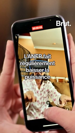 L’iPhone 12 va être temporairement interdit à la vente en France, les téléphones pourraient être rappelés. Voici ce qu’il faut savoir. | Brut