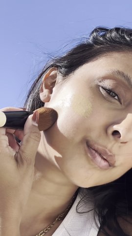 New Estée Lauder Double Wear Foundation Review: Updated Formula, Same Iconic Longwear