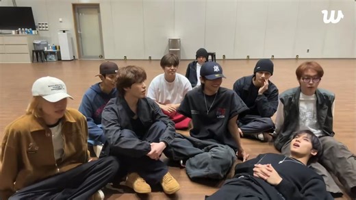 ooh seventeen did some upgrades to their practice room!they switched to better flooring that’s less burdensome on their knees (we cheered) and seems like they’re going to switch to warmer lighting as the current white lights tire their eyes out and make them appear tired too