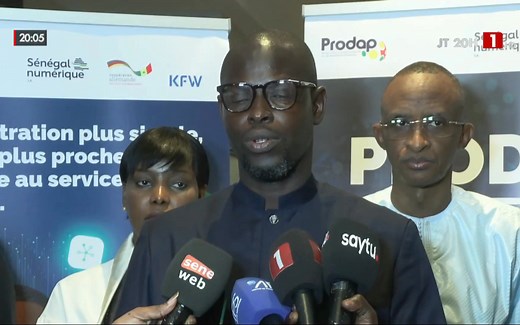 𝗣𝗥𝗢𝗗𝗔𝗣 : Programme de Promotion de la Digitalisation de l’Administration Publique, financé à hauteur de 29 millions d’euros (19 milliards de FCFA) par la coopération allemande (via la Banque de développement KfW) Pilotage: Sénégal Numérique SA (SENUM) Durée: Lancé il y'a 1 an, il durera 5 ans L'objectif visé est d'améliorer la performance numérique de l'administration publique sénégalaise avec le développement du réseau informatique national de l'administration afin de le rendre plus perfo