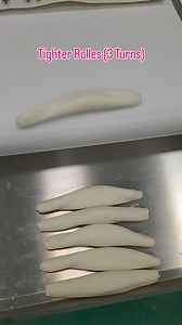 Toast Dough Moulder Making small breads like Spanish Bread, Bolillos, or Log Bread requires a specific shape (thick middle, tapered ends) and a tight structure. The Machine for Authentic 'Fusiform' Shapes (Tapered Ends). 🌮 Why 3 Turns? Tighter rolls = Better degassing & finer crumb. 🍞 High Speed Feeding: Watch the continuous flow of 81g dough. 🚀 ✨ Why this machine wins: 1️⃣Perfect Shape: It automatically creates the classic Fusiform (Spindle) shape, ideal for Filipino and Latin American varie