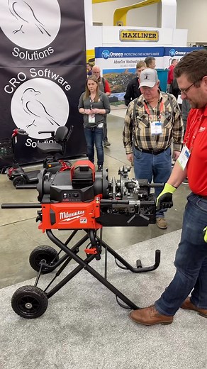 MX FUEL Threader Quick setup and tear down. No need to drain the oil either. Demo from the @ohiopowertool booth at @wwettshow #milwaukeepipeline #mxfuel #pipefitter #sprinklerfitter #electrician #plumber #milwaukeetool | mechanical-hub.com