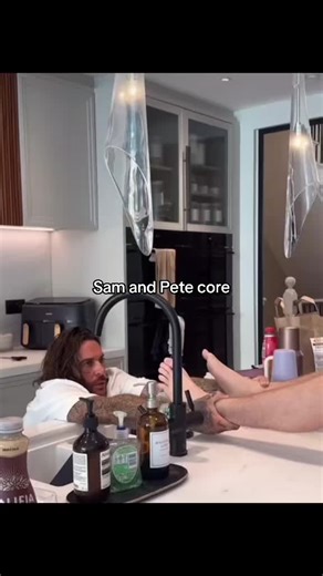 It’s not easy being friends with a vampire 😂😂😂 #petewicks #samthompson #clip #funny #meme #core #trendidea #trend #samandpete #peteandsam #tvted #stayingrelevantpodcast #stayingrelevant #fyp #viral #repost #goviral