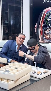 @pesopluma purchasing his new @jacobarabo Bugatti Chiron in blue titanium, a limited edition of 72 pieces. The exterior shape of the Bugatti Chiron was the inspiration e to create the case of the Bugatti Chiron Tourbillon. #JacobandCo Retail price: $ 330,000.00 Video: @jacobandco edited by Insane Luxury | Insane Luxury