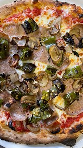 The best pizzas are only as good as what goes into them! Fresh homemade Italian sausage, garden picked peppers and herbs make more of a difference than you’d think. We’ll be teaching the art of homemade sausage in an upcoming class with the Sod Father. If you’ve ever wanted to know the difference fresh makes, this is your chance: Link in bio | North American Pizza and Culinary Academy