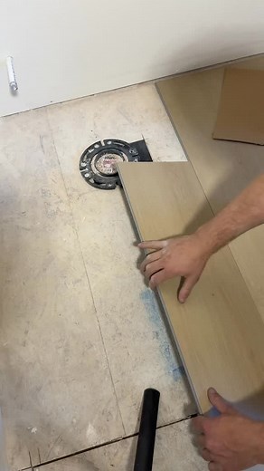 1.8K reactions · 26 shares | How to install laminate flooring in a bathroom | Bestrom install tips” Looking to upgrade your floors or repaint your house? We can help today — DM me | KD Flooring | Facebook