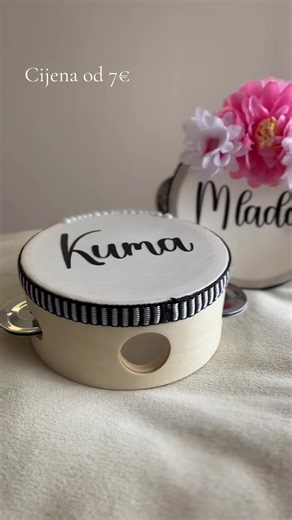 Personalizirani tamnuiri Cijena od 7€ za tamburin bez ukrasa Cijena tamburina sa ukrasima 8€ Promjer tamnurina 10cm💫 #tamburin #svadba #kuma #mlada #zabava