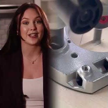 Meanwhile the girlie who’s off the clock is over there like “huh ” #skit #actress #bartender #cust