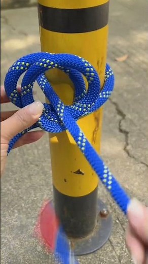 A sturdy and easy to use logging rope knot tying method