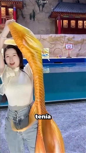 Ella Se Puso Un Disfraz De Sirena Por Primera Vez