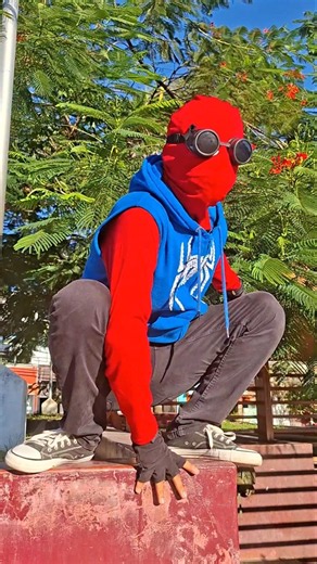 SPIDERMAN SUIT UP #spiderman #trajecasero #spidermanhomecoming #cosplay #suitup #shorts