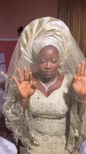 Beautiful bride Gele artist@dolfem_gele makeup artist@olufunmitheentrepreneur #osogbogeleartist#osungeleartist#dolfem_gele#geleartistinosogbo#