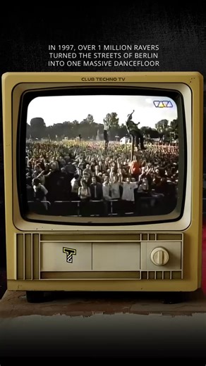 ✘ Back to ‘97. 1 million ravers. Berlin became the world’s biggest dancefloor. 🖤🇩🇪 → Follow @club.techno for daily drops like this 🎛️ #loveparade #berlin #germany | Club Techno