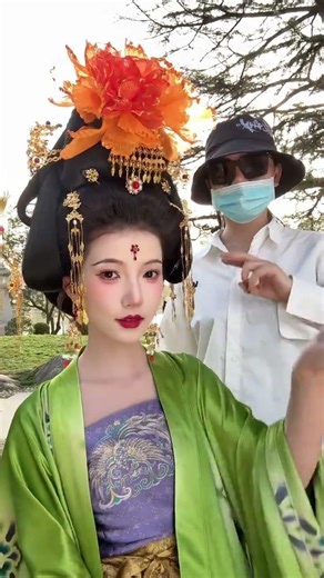 Journey to Beauty: Unveiling Traditional Hanfu Fashion & Makeup Transformation
