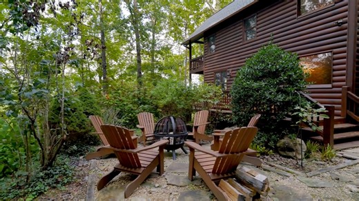 1.1K views · 14 reactions | While at 퐇퐢퐠퐡퐥퐚퐧퐝 퐍퐨퐨퐤, you'll feel a call to peace, connection, and the grounding presence of the land itself. https://www.escapetoblueridge.com/cabins/highland-nook | Escape to Blue Ridge | Facebook