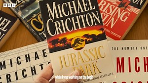 “They’ve become extinct… and are we next?” — Michael Crichton, 1993. As we mark 32 years since the release of Jurassic Park, BBC revisited the film that turned dinosaurs into global film stars—and the visionary mind behind it all. In a newly resurfaced interview from 1993, Crichton reflects on our enduring fascination with dinosaurs—not just as scientific curiosities, but as cultural and philosophical symbols. From stop-motion creatures in The Lost World to Spielberg’s groundbreaking CGI, Jurass