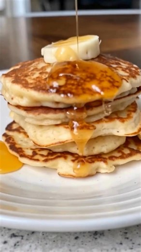 Cottage cheese whisked with egg, oats, and banana. Sprinkle baking powder, vanilla, a touch of oat flour. Cook on medium-low for 2–3 minutes per side until golden and pillowy. Fluffy, high-protein pancakes that melt in your mouth. Ingredients ➤ 1 egg ➤ 4 tbsp cottage cheese ➤ 3 tbsp rolled oats ➤ 1 tbsp oat flour FULLL Recipe in First Cօʍʍеոτ 👇👇👇 | Nessy Recipes