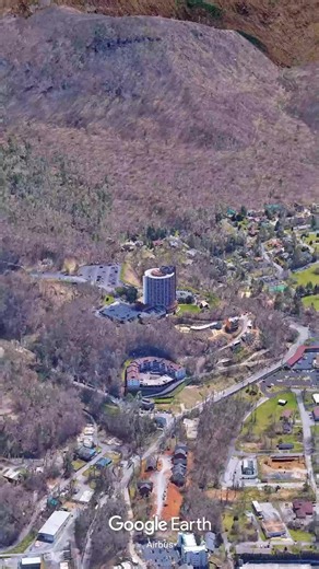 $90,000 to Stay Here for 30 Days… Could You Do It? 👀 #GatlinburgTennessee #SmokyMountains #TravelUSA #USAtravel #fyp