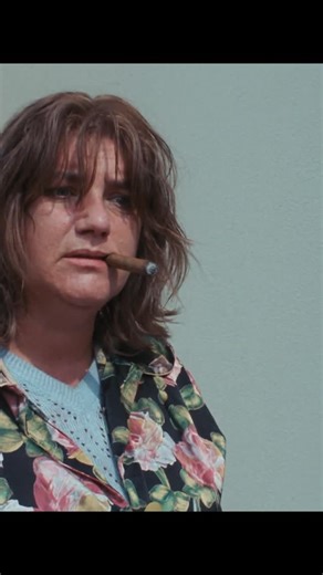 Eye Filmmuseum on Instagram: "Flodder (1986), Dick Maas. Een van de best bezochte Nederlandse films aller tijden.⁠ ⁠ Over een week begint ons nieuwe filmprogramma Dick Maas – Compleet & Ongefilterd. We brengen voor het eerst al zijn films terug op het grote doek. Openingsfilm is Flodder (1986), in aanwezigheid van cast & crew! ⁠ ⁠ 🎬 Flodder (35mm, Eye-collectie)⁠ 📍 16 januari, 18:45⁠ (en 5 en 21 feb) 🎟️ eyefilm.nl/dickmaas"