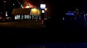 Voici la vidéo d'un citoyen de l'incendie chez Recyclage Laval, situé sur la rue Gélinas près de l'intersection du boulevard des Laurentides. http://bit.ly/2rULcWr | Courrier Laval