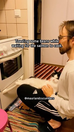 Animals Doing Things | Toasty toe beans 😌 @mauriandcucumbers | Instagram