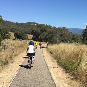 You don’t need Lycra to enjoy Victoria’s best cycling trail. Just bring your sense of adventure (and appetite!). 🚴‍♂️🍷 Discover the full itinerary and book your weekend adventure today! | Tour de Vines