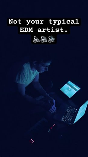 Not your typical EDM artist. ⚡️#shorts #rockmeetselectronic #electronicrock #guitardriven #guitarist