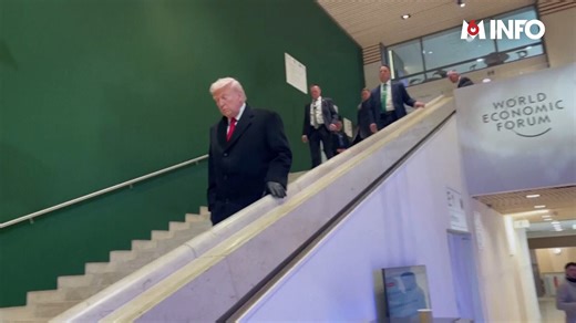 Revirement surprise de Donald Trump sur le Groenland. Après des menaces de droits de douane très élevés à Davos, il dit s'être entendu avec l'OTAN sur un projet d'accord. Il garantirait la souveraineté sur des terres groenlandaises pour y installer des bases militaires. 🎥 Bérénice Le Mestre🎙️ Mathieu Rio | M6 Info