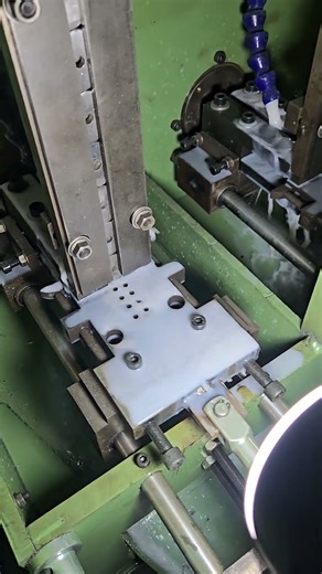 Xingxiang fully-automatic tapping machine #Foreign trade #Factory actual shooting. 兴翔全自动攻丝机 #外贸 工厂实拍